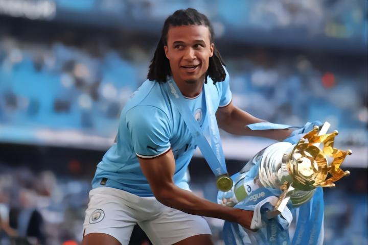 阿克：上次曼市德比让我们吸取了教训，遇到某些情况不要恐慌