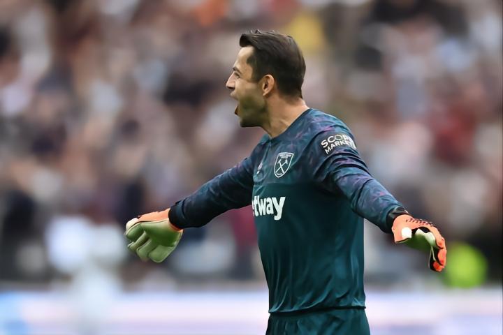 法比安斯基：我的合同自动续签了，将继续为西汉姆联效力