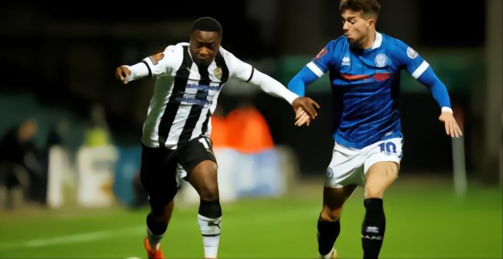 记者: 朴茨茅斯与卡迪夫城争夺诺茨郡右后卫内马内