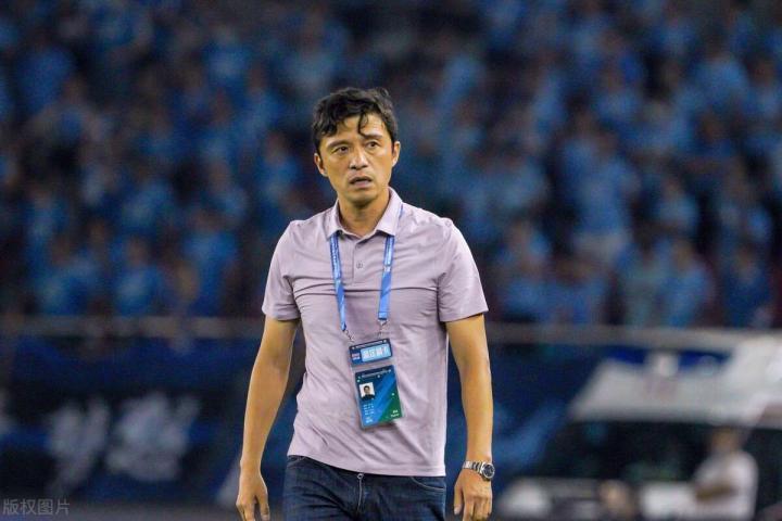 针对大连人队本赛季的不尽如人意，以下是我总结的几