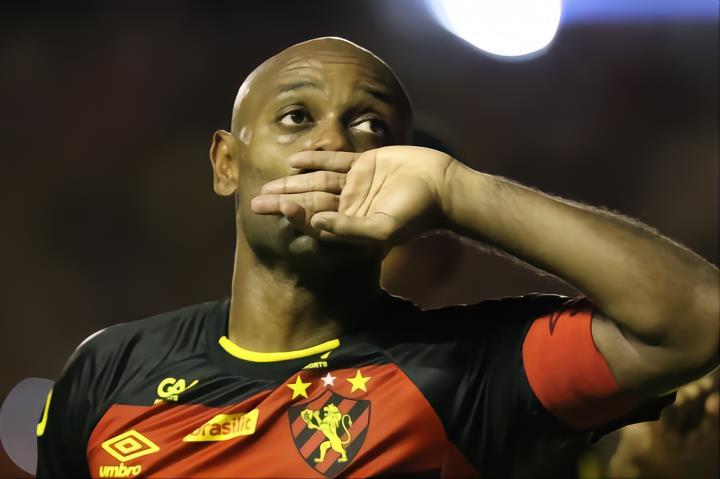 2球1助攻！泰山旧将率队大胜，领跑射手榜，各项赛事17球