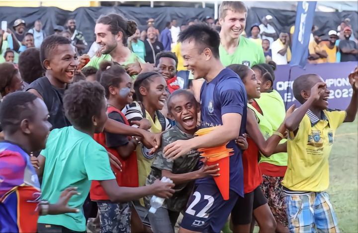 凰家看台｜中国球员，斩获了地球上最偏僻的冠军