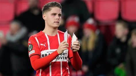 PSV球员费尔曼在家人被威胁后喘着粗气：“我很生气”