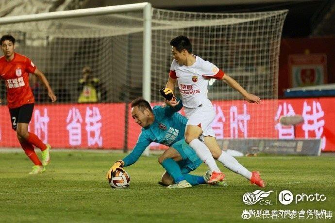 长春亚泰主场0-3负于上海海港  陈洋：虽阵容不整，但打得不保守
