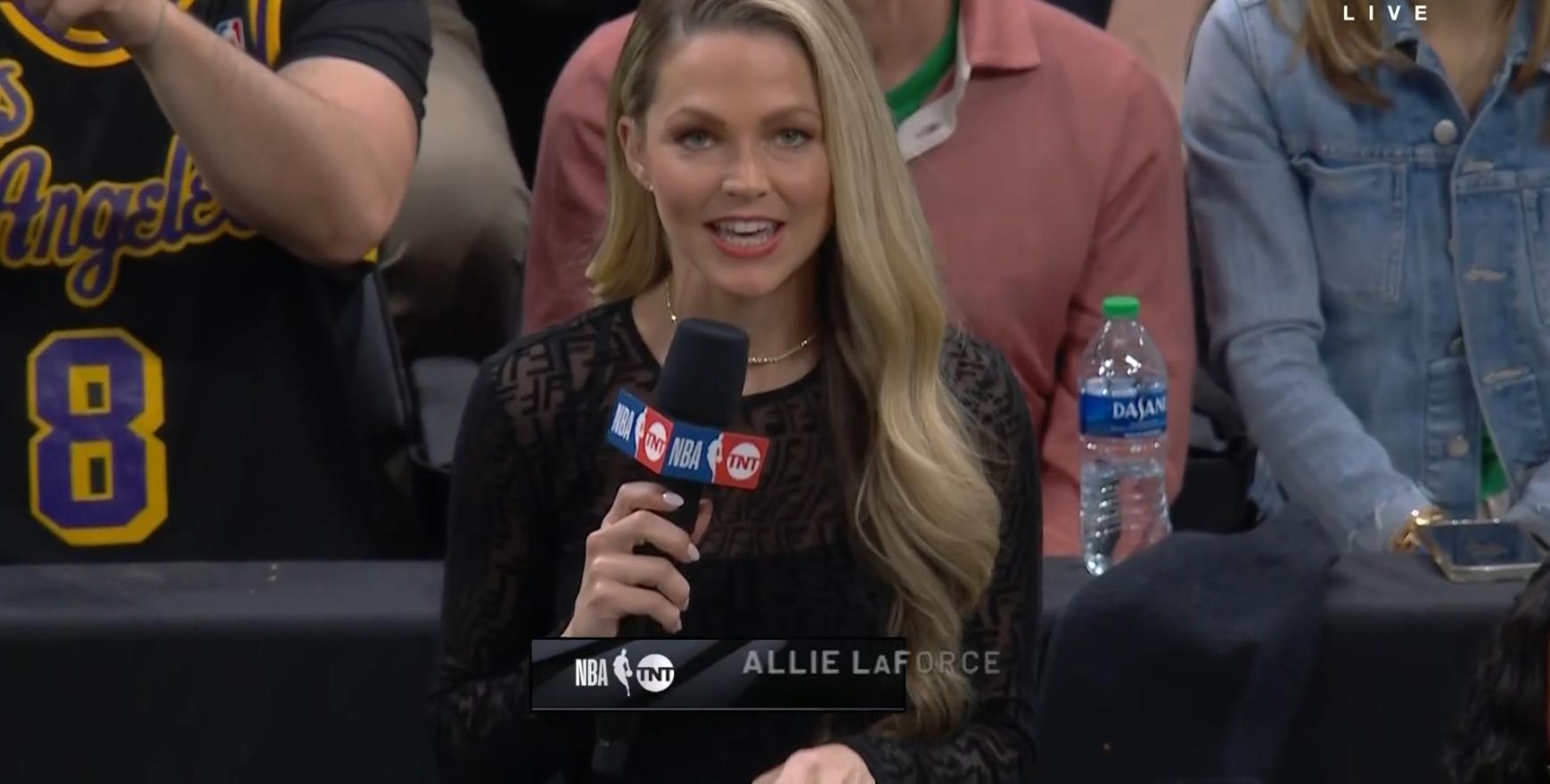 吃瓜群众？一球迷穿科比球衣现身G7现场