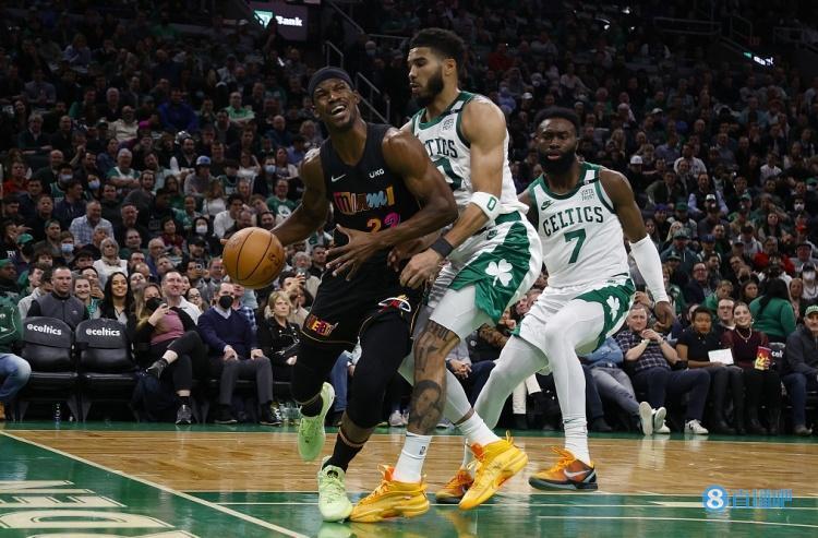 生死战！G7双方首发与上一场相同 双探花领衔绿军阵容 巴特勒出战