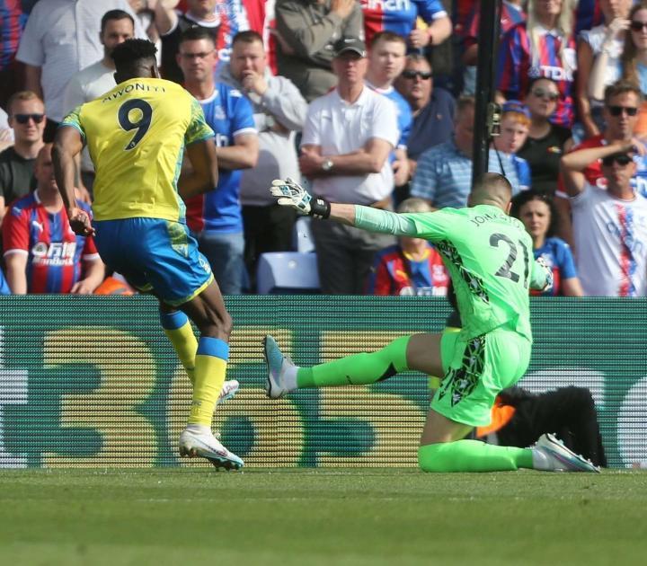 诺丁汉森林的前锋阿沃尼伊本赛季 8 次在比赛中为