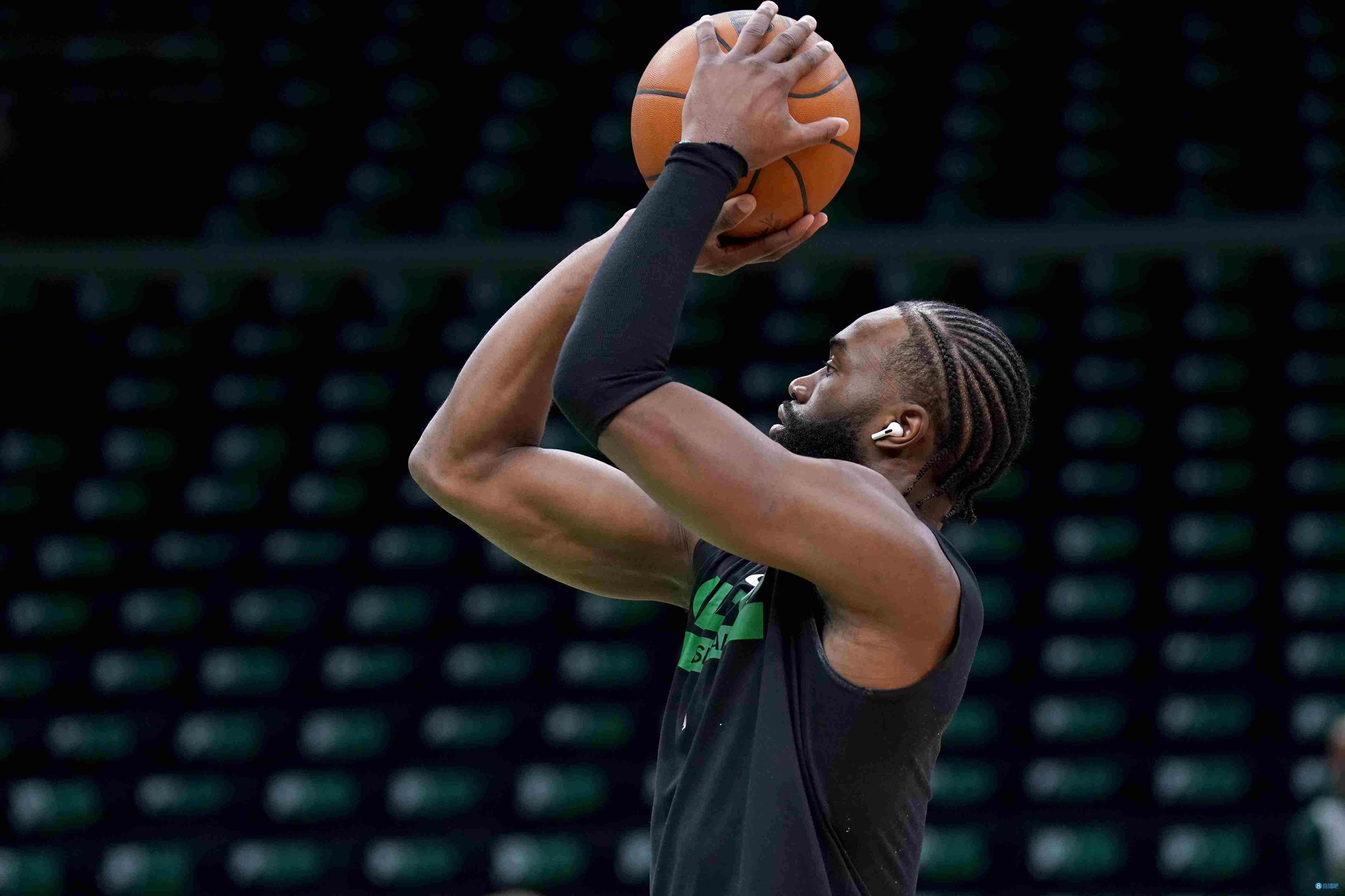 布朗：我们今晚一堆机会但就是投不进 今年我们内部发生很多事情