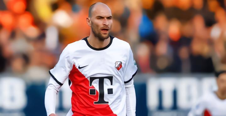 多斯特希望埃蒙留在荷甲“那样他们就可以一直给我打电话了”