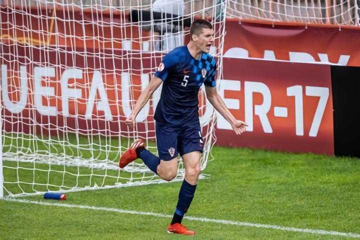 根据Sportklub的消息，奥西耶克新星柳波-