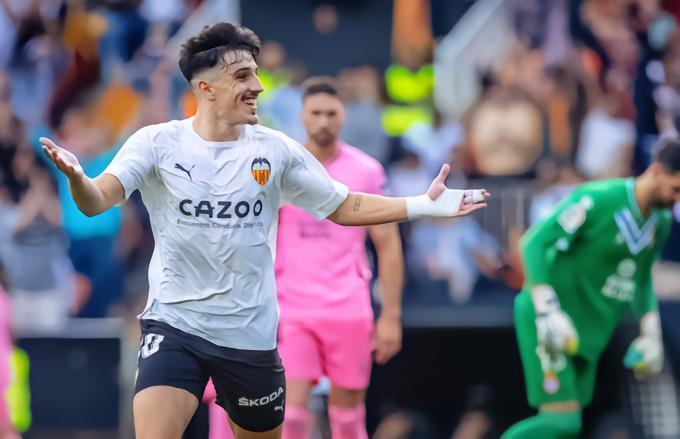 迭戈-洛佩斯的续约正在谈判中，只差最后细节以及、科罗纳？