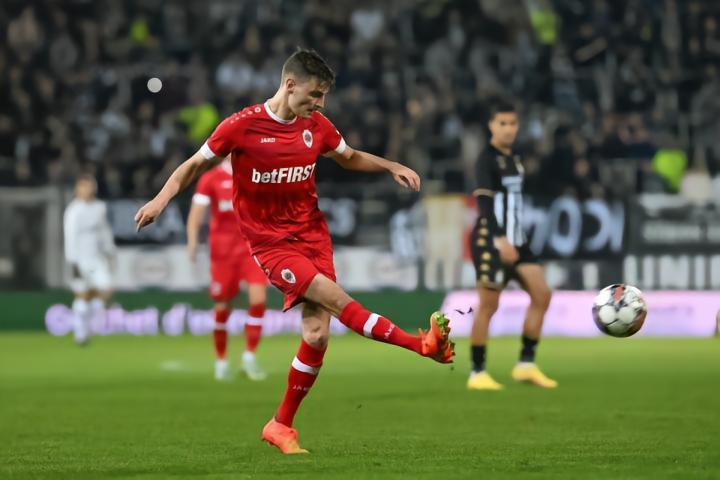 比媒：根特与标准列日竞争安特卫普中场热尔肯斯