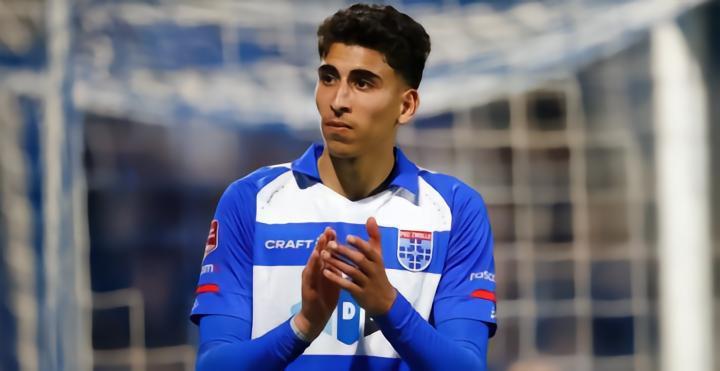 特温特在对兹沃勒天才中场Taha的竞争中处于领先位置