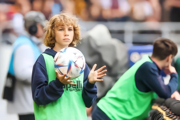 官方：前巴萨青训小将茹克离开波兰球队，今夏回归西班牙