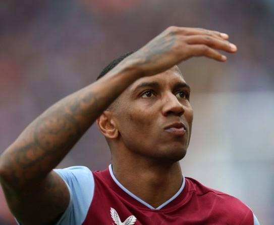 维拉官方：37岁后卫阿什利-扬赛季末合同到期后离队