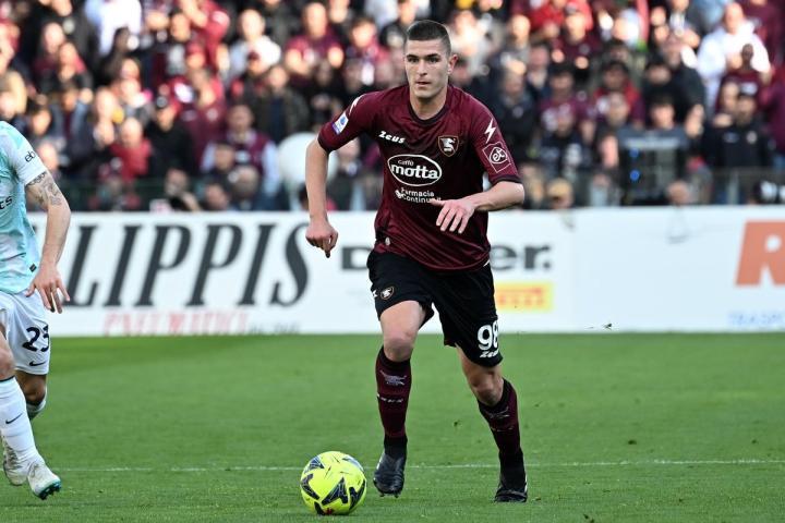 米体：萨勒尼塔纳可能500万买断皮罗拉，国米有1300万回购权