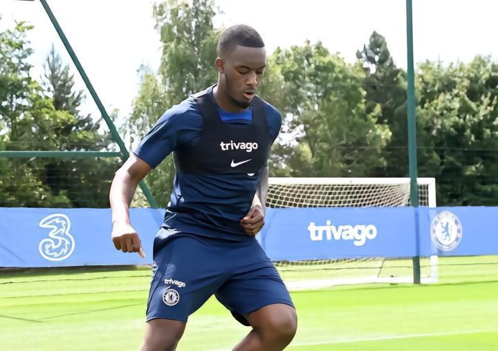 记者：诺丁汉森林和水晶宫有意奥多伊