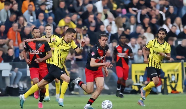 荷乙升降级附加赛半决赛首场比赛，芬洛1:1战平阿尔梅勒城