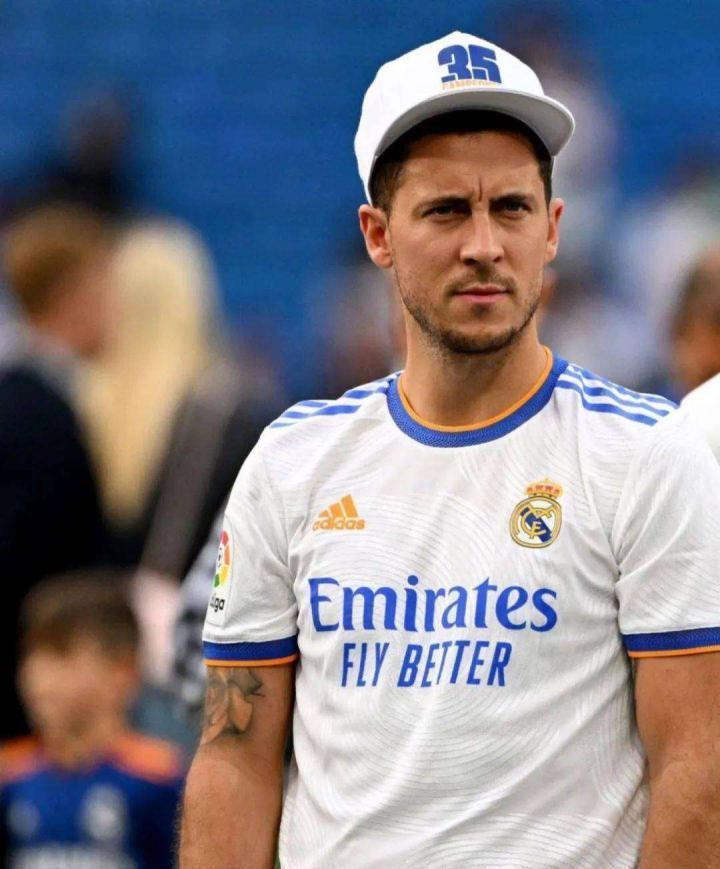 皇马球迷无法想象，本泽马都有可能离队，阿扎尔就死