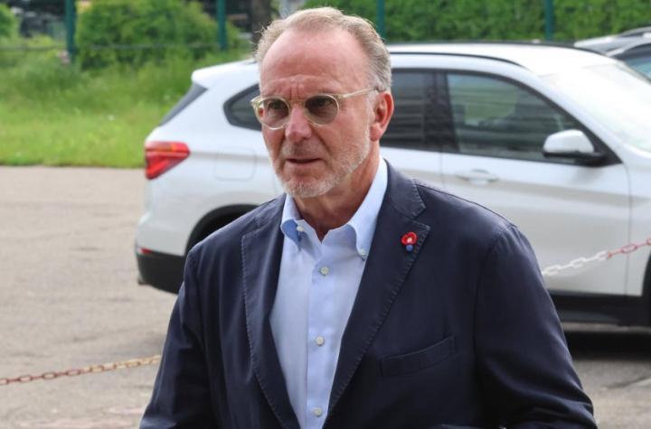 鲁梅尼格：9号位是拜仁关注的位置；对卡恩没有负面评价