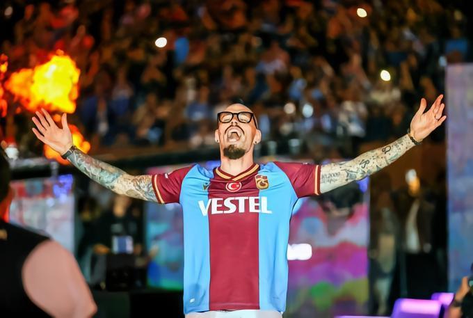 大连旧将宣布退役！职业生涯创三大纪录，上赛季首夺联赛冠军