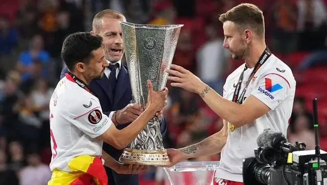 欧联杯决赛，塞维利亚点球大战战胜罗马，第七次捧杯