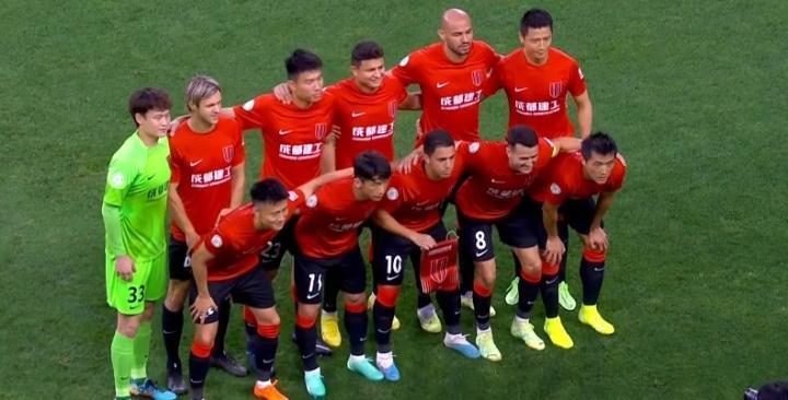 东体评成都队：敲碎中超“二年级魔咒”，一直以亲民为特色