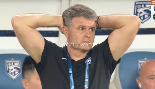体坛：三镇正陷入“内忧外患”，佩德罗面临的挑战已超出过往
