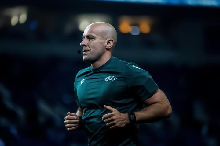 波媒：欧足联起初决定禁赛马齐尼亚克，博涅克出面游说