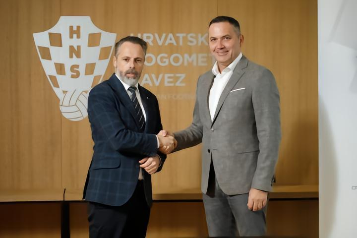 哈伊杜克球队负责人雅各布西奇谈及了球队的未来:“