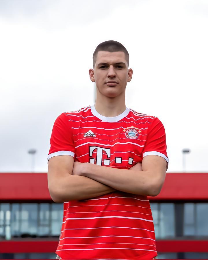 奥西耶克16岁后卫普尔吉奇加盟拜仁，这名克罗地亚