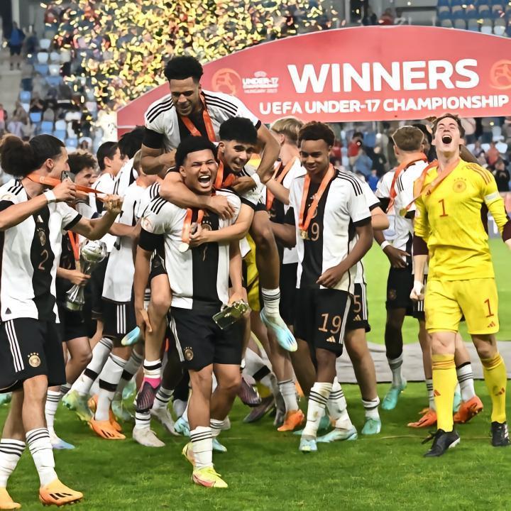 黄黑普鲁士冠军！！在今晨举行的匈牙利U17欧