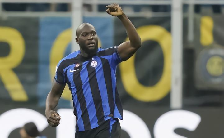 记者：卢卡库可能在今夏被推荐给皇马，以租借的形式