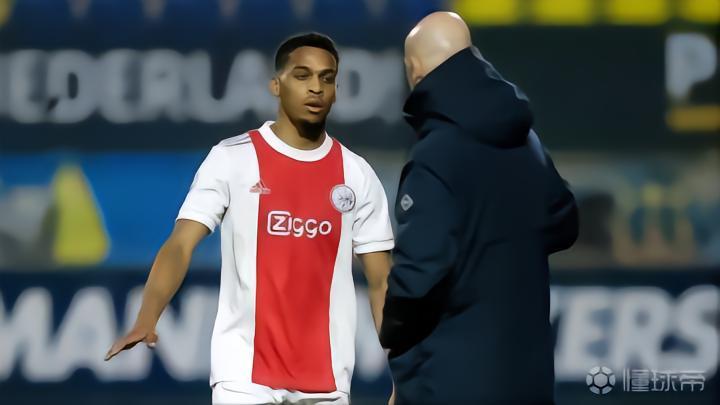 纽卡有意引进阿贾克斯后卫尤尔里恩·廷贝尔。足球转