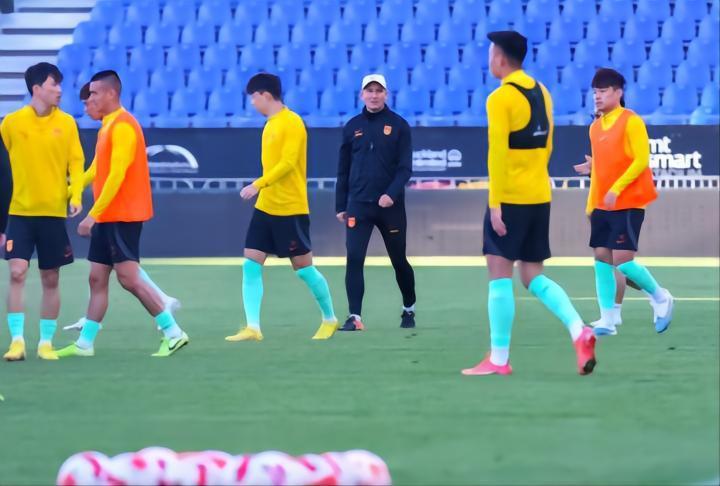 北青：王秋明有望入选国足集训名单，谭龙、高天意驰援亚运队