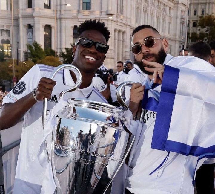 维尼修斯告别本泽马：你是第一个接待我的人，我会非常想你的