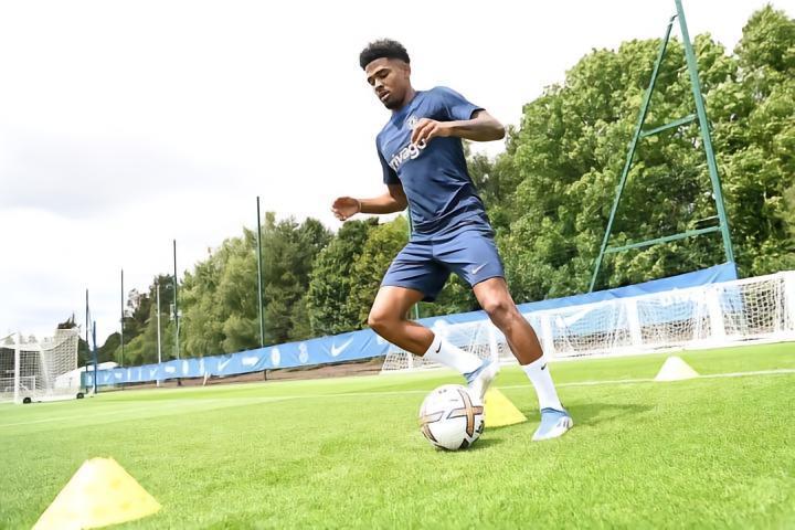 博主：伯恩利想要切尔西左后卫马特森，后者很可能离队