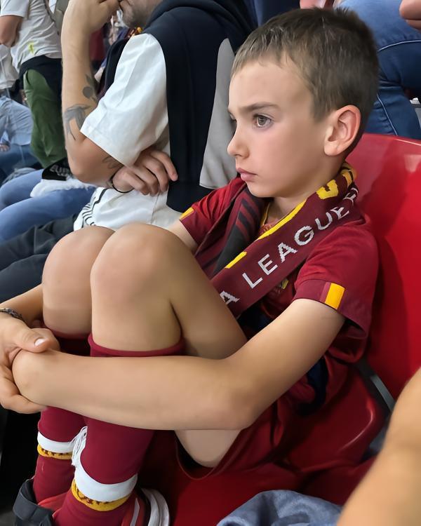 帕特里西奥妻子：我儿子都看出来泰勒是瞎子，需要换眼睛了