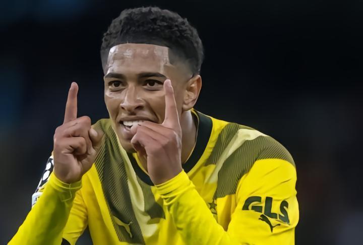 德媒：本泽马离开迫使皇马买前锋，或影响对贝林厄姆的出价