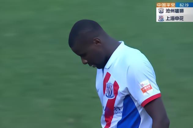 申花工作人员：阿马杜上半场就补水3次，能赢下来太不容易