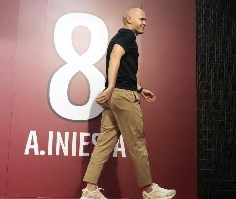 每体：神户胜利船不愿意让伊涅斯塔代表巴萨踢半场友谊赛