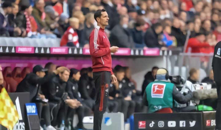 德媒《图片报》消息称，法兰克福想签前拜仁助教托普