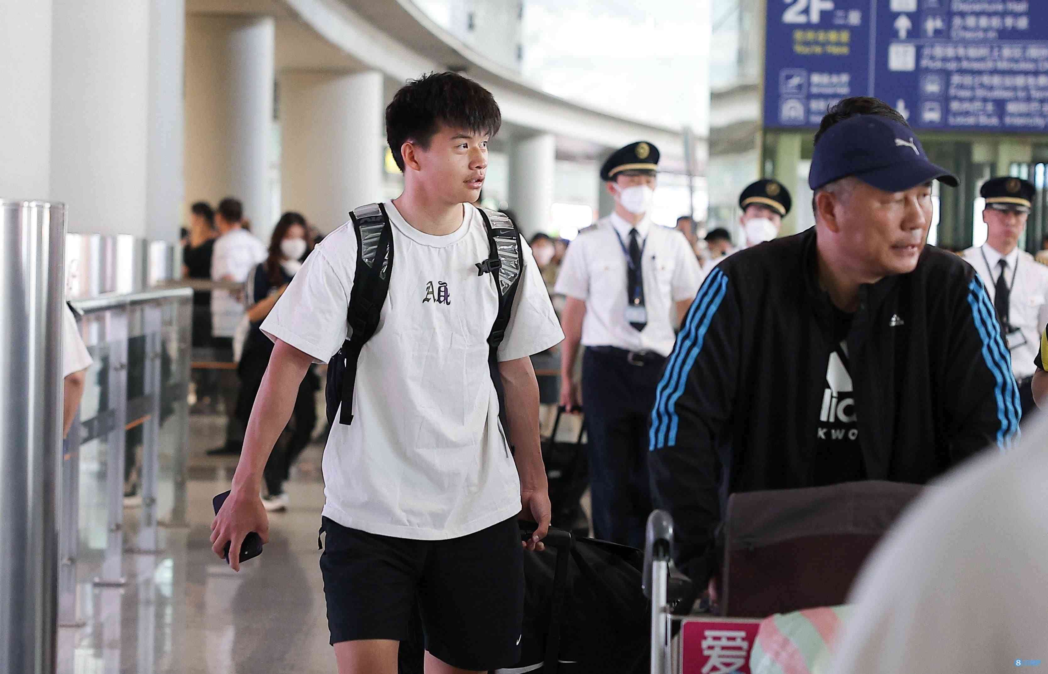 中国国奥队结束为期三个月的海外拉练，已于今晚回到国内