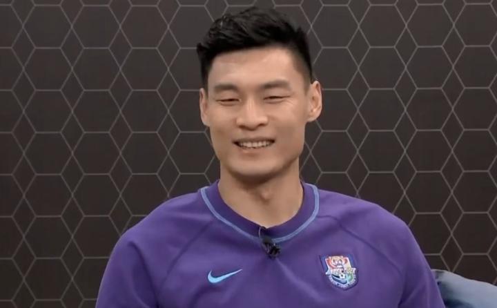 韩鹏飞：去年没踢多少球的情况下，感谢于总和教练组给我机会