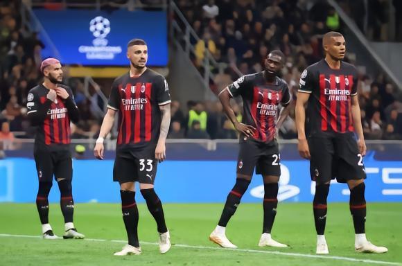 记者：米兰球员对于俱乐部要解雇马尔蒂尼的决定感到失望