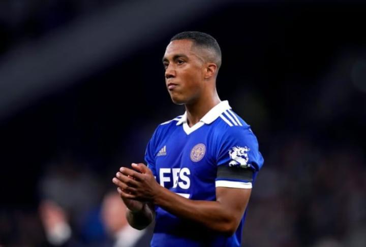 TA：阿斯顿维拉加入了蒂勒曼斯的争夺战