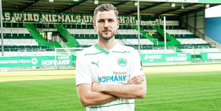 官方：菲尔特签下帕德博恩前锋斯尔贝尼