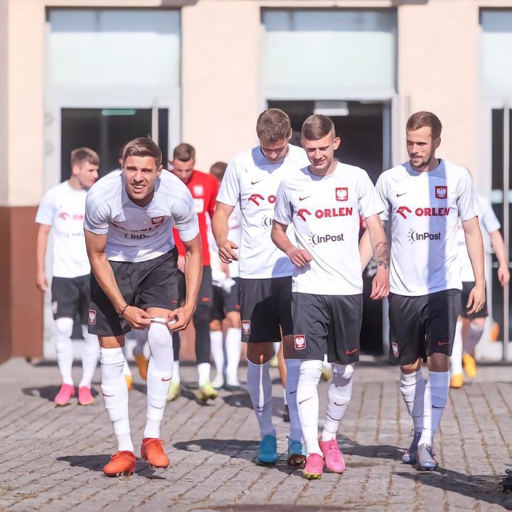 波兰国家队提前开始集训，贝德纳雷克、希曼斯基等9人亮相