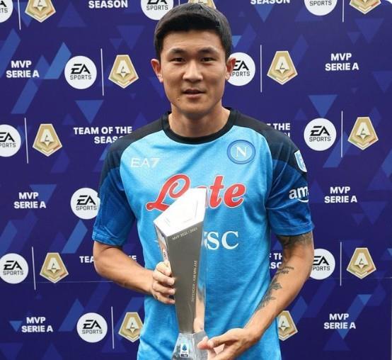 意媒：金玟哉已经找人开始搬家，为转会做准备