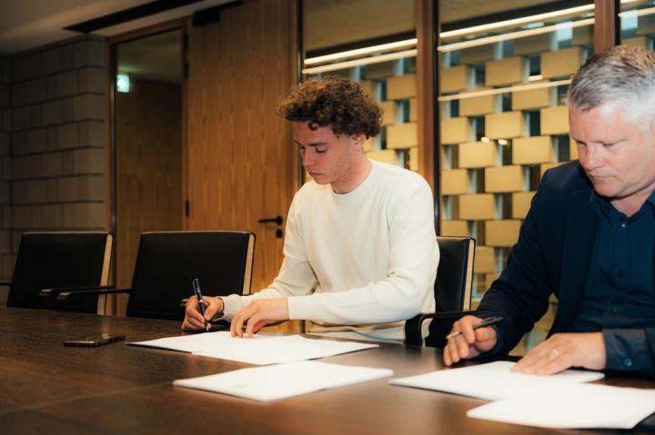 官方：布鲁日与比利时新星德克伊珀续约